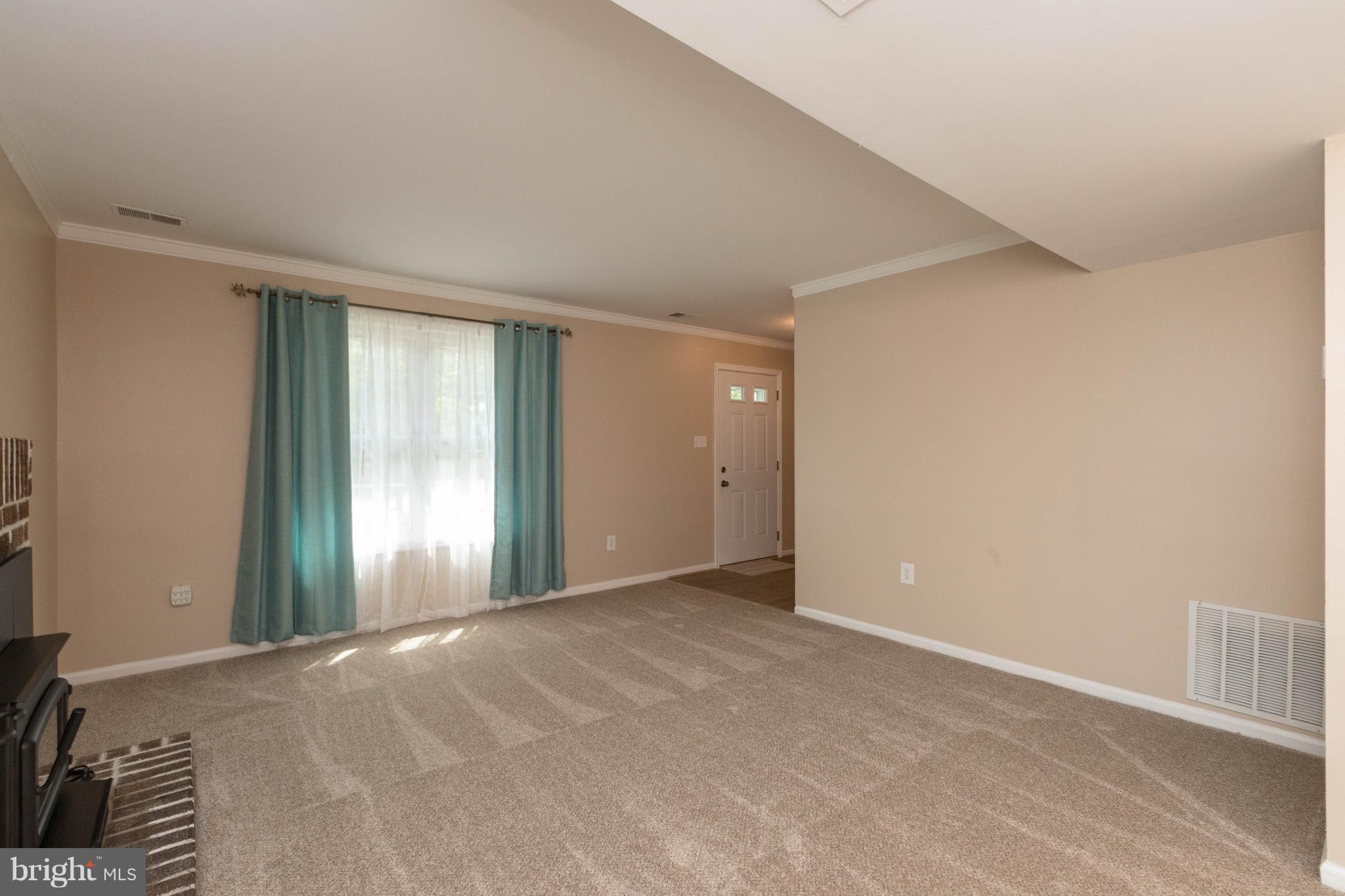 4555 Ryan Place Waldorf, MD 20602 - Photo 8 of 30 an empty room with windows and closet