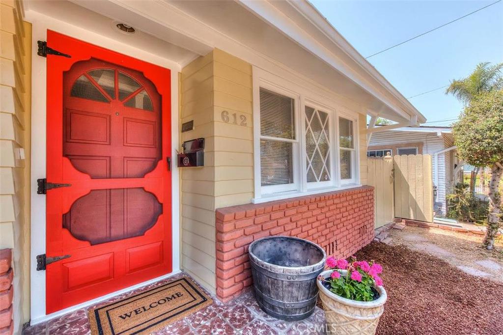 612 South Orange Street Orange, CA 92866 - Photo 3 of 44 a outdoor space with blue walls