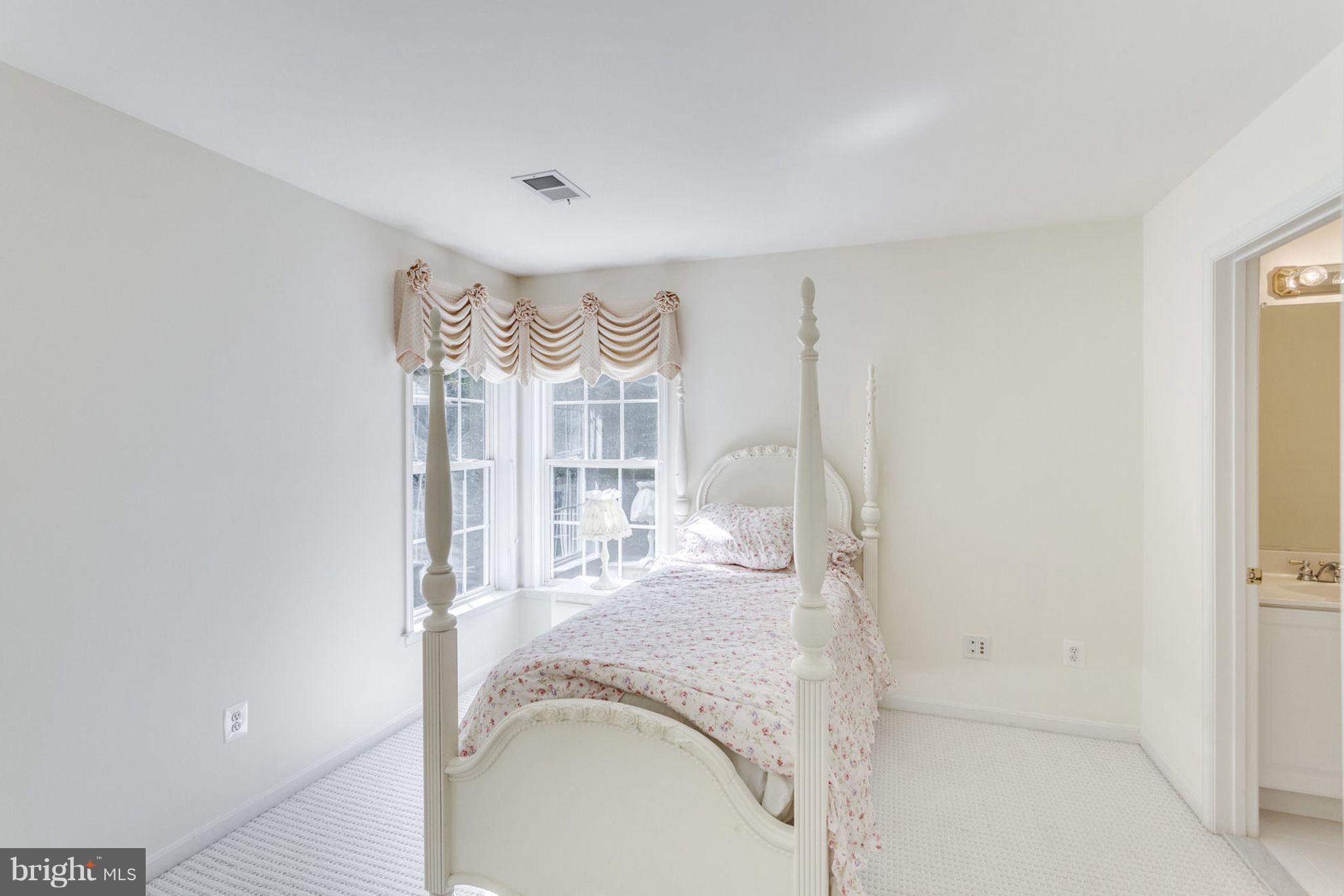 6254 Rolling Spring Court Springfield, VA 22152 - Photo 18 of 29 Bedroom