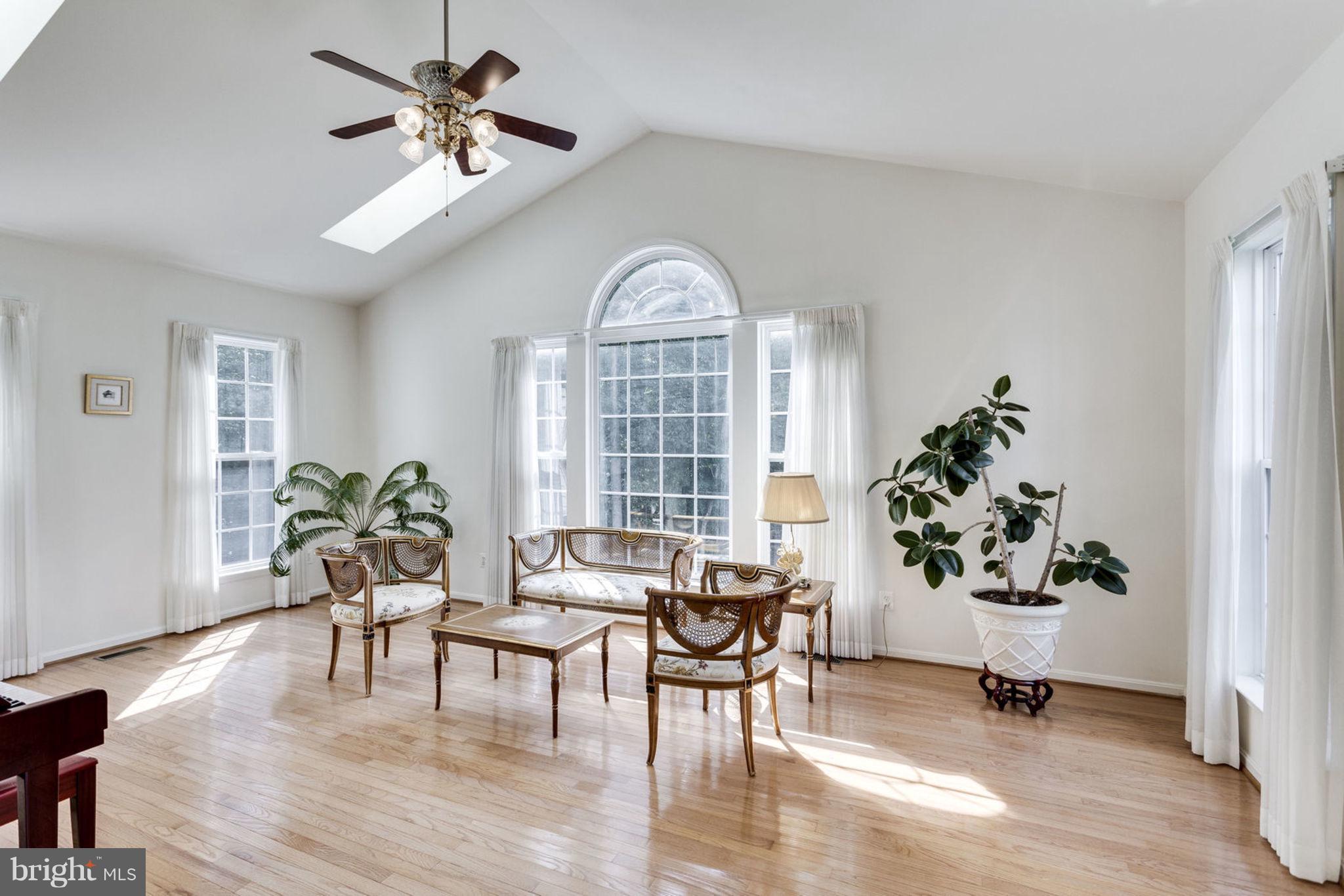 6254 Rolling Spring Court Springfield, VA 22152 - Photo 4 of 29 Interior (General)