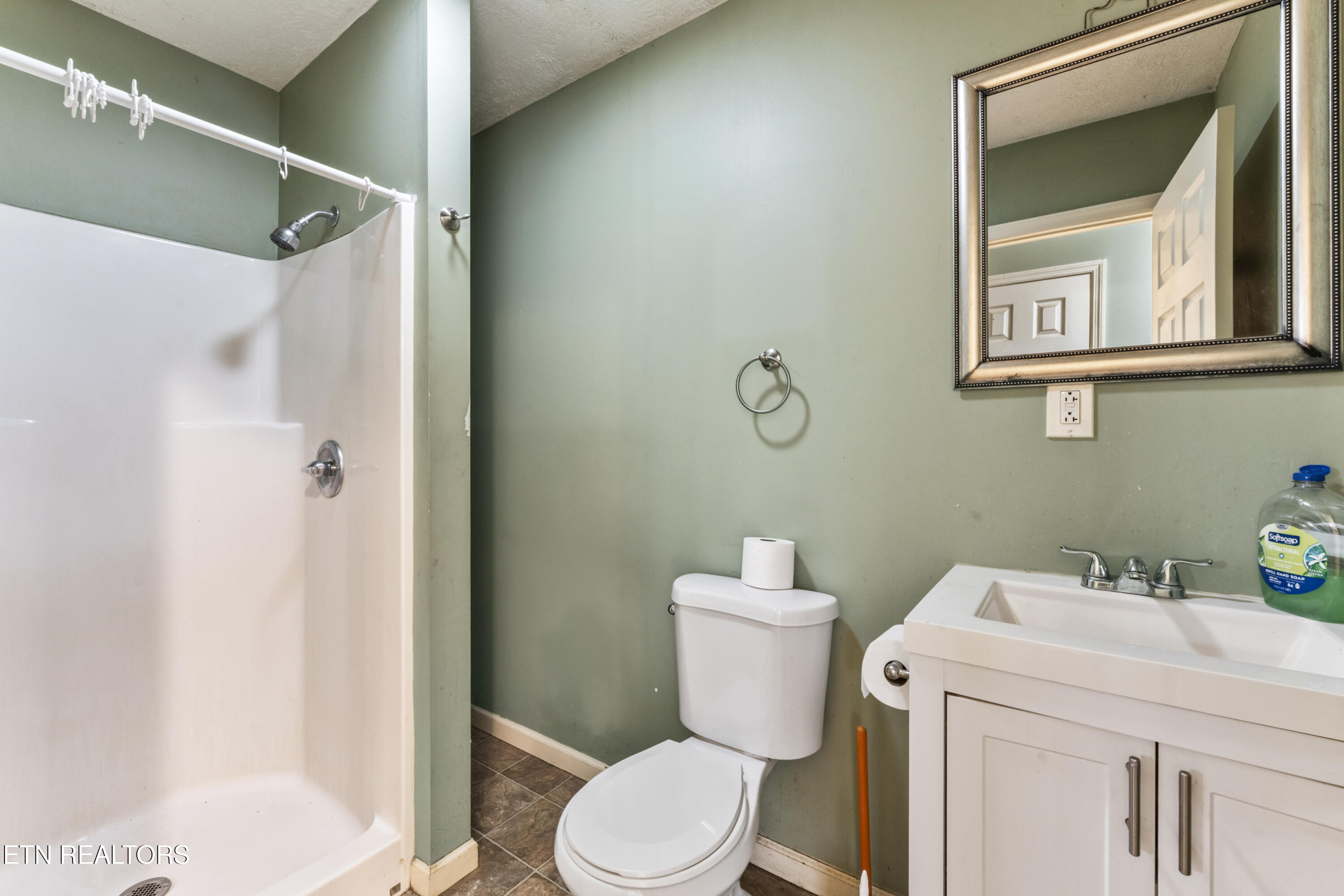 965 Malone Road Lenoir City, TN 37771 - Photo 4 of 21 Hall Bath