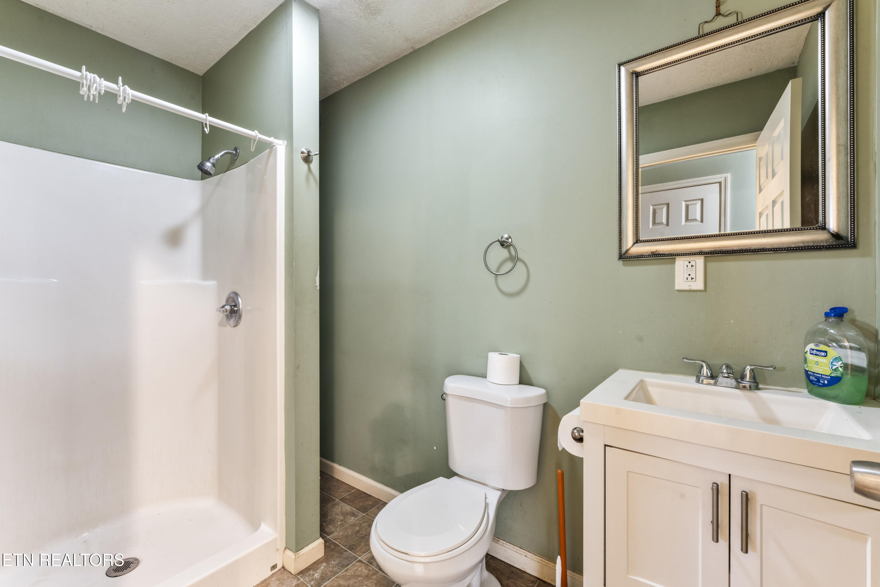 965 Malone Road Lenoir City, TN 37771 - Photo 5 of 21 Hall Bath