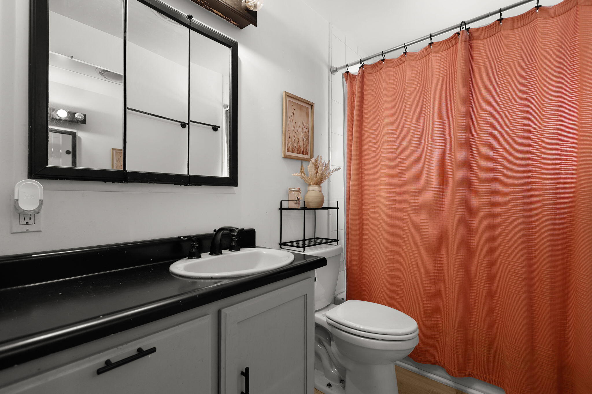 6760 Millville Plains Road Anderson, CA 96007 - Photo 12 of 26 Bathroom