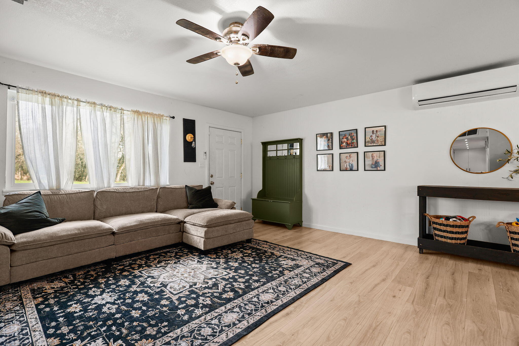 6760 Millville Plains Road Anderson, CA 96007 - Photo 3 of 26 Living Room
