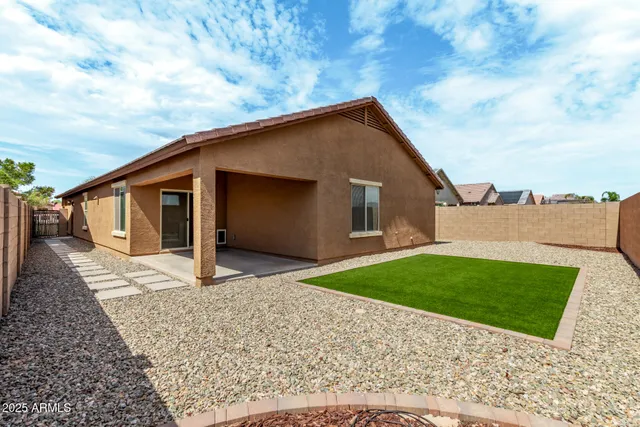 $338,400 | 2888 North Taylor Lane, Casa Grande, AZ 85122