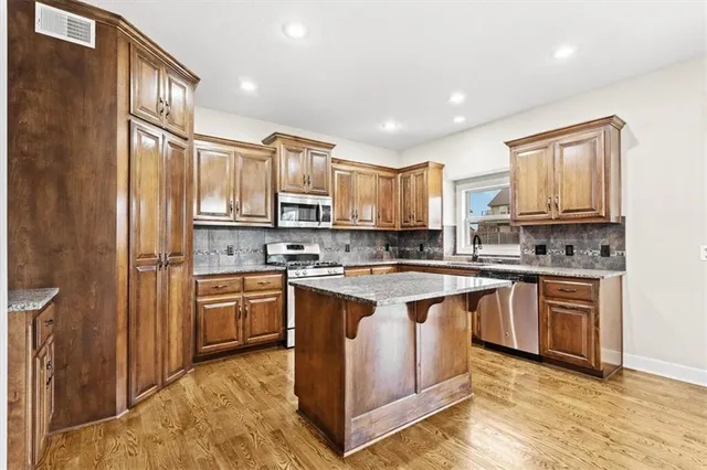 $524,990 | 5700 Northwest 92nd Terrace, Kansas City, MO 64154