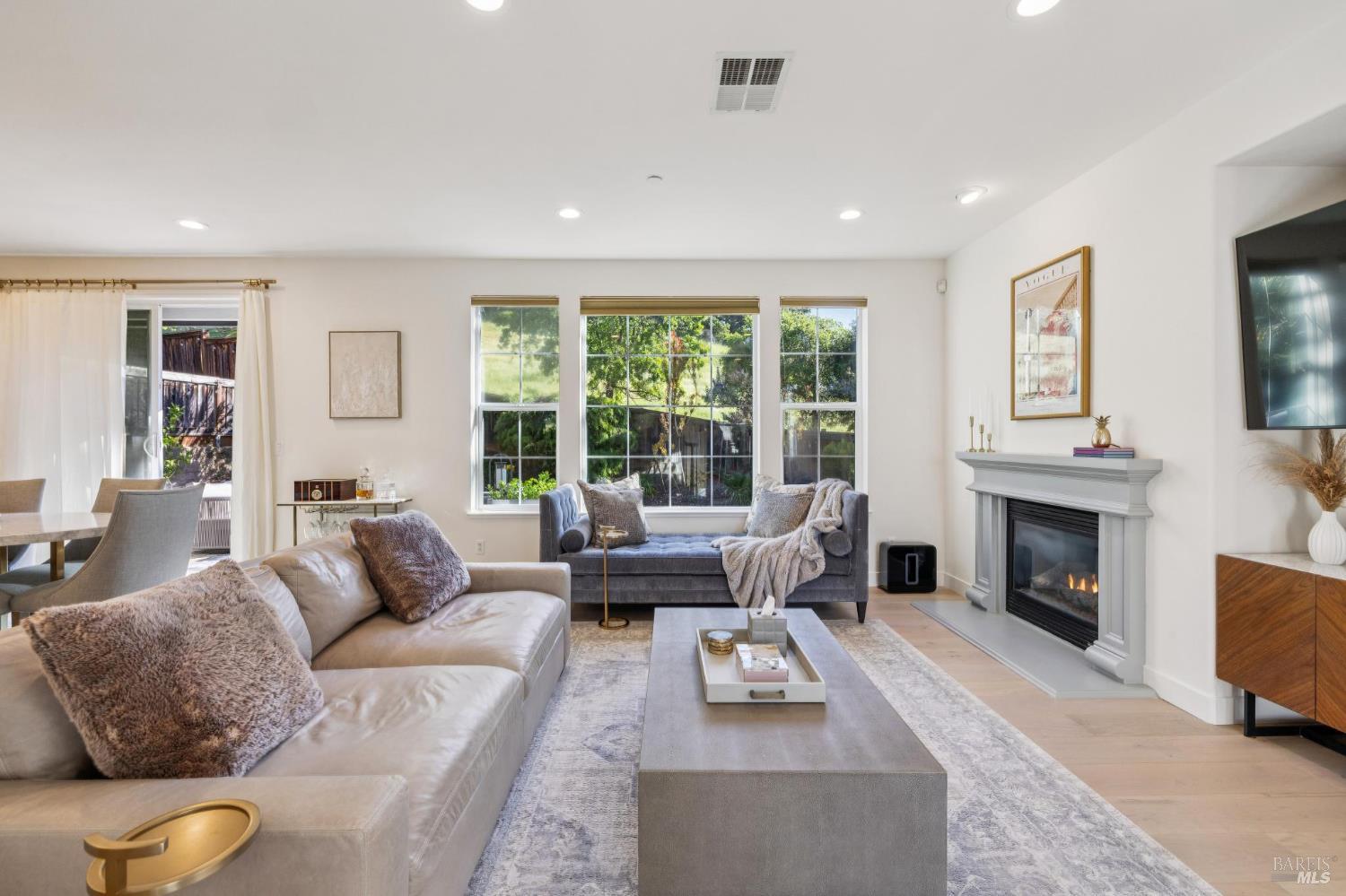8 Rowe Ranch Court Novato, CA 94949 - Photo 4 of 33