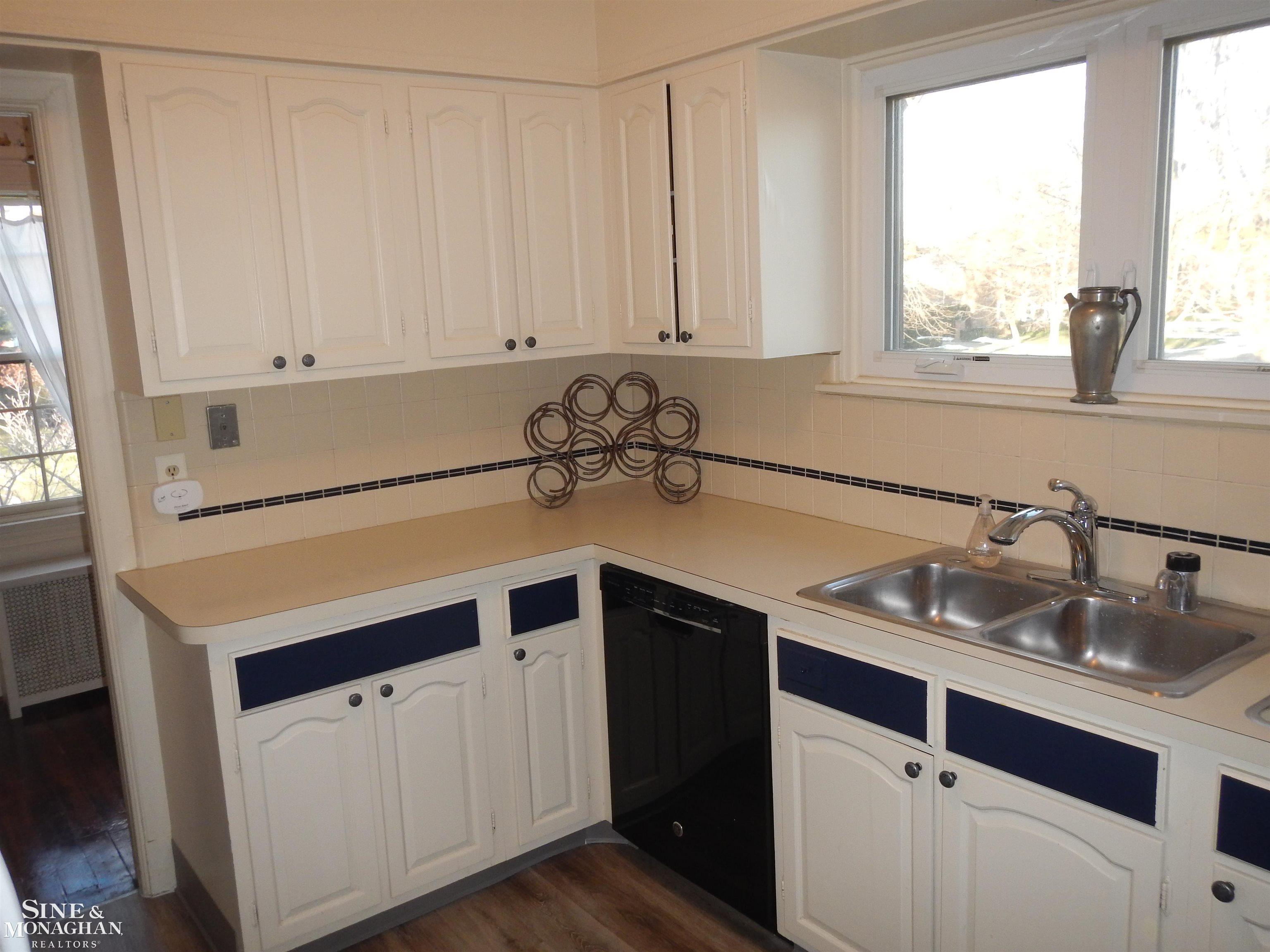 752 Trombley Road Grosse Pointe, MI 48230 - Photo 10 of 16 50217141-3cfe8c8a-86d4-428e-875e-7205db53382b.JPG