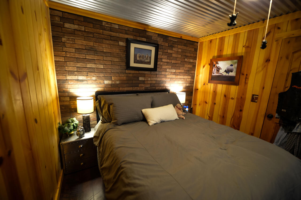 620 Loop Drive Camp Nelson, CA 93265 - Photo 16 of 44 Main bedroom
