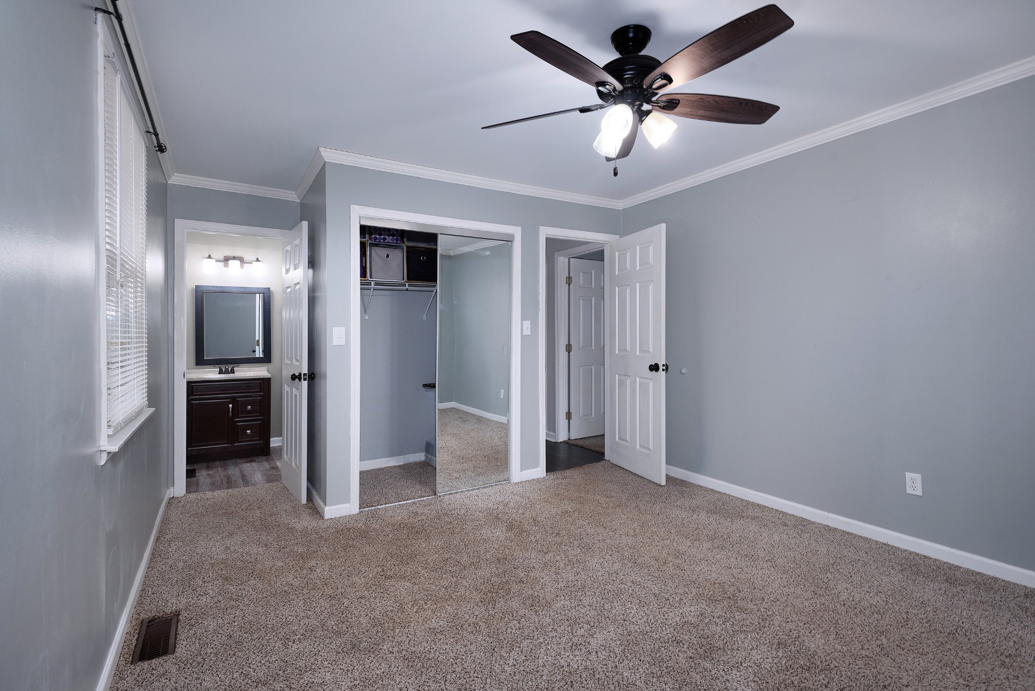 511 North Pawnee Drive Springfield, TN 37172 - Photo 11 of 34 wooden floor in an empty room and a bathroom