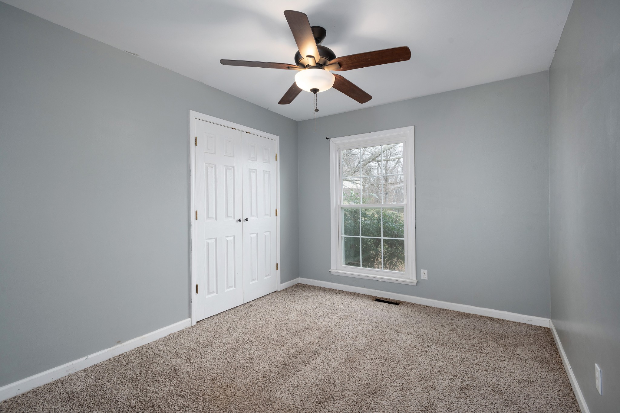 511 North Pawnee Drive Springfield, TN 37172 - Photo 13 of 34 an empty room with chandelier fan and windows