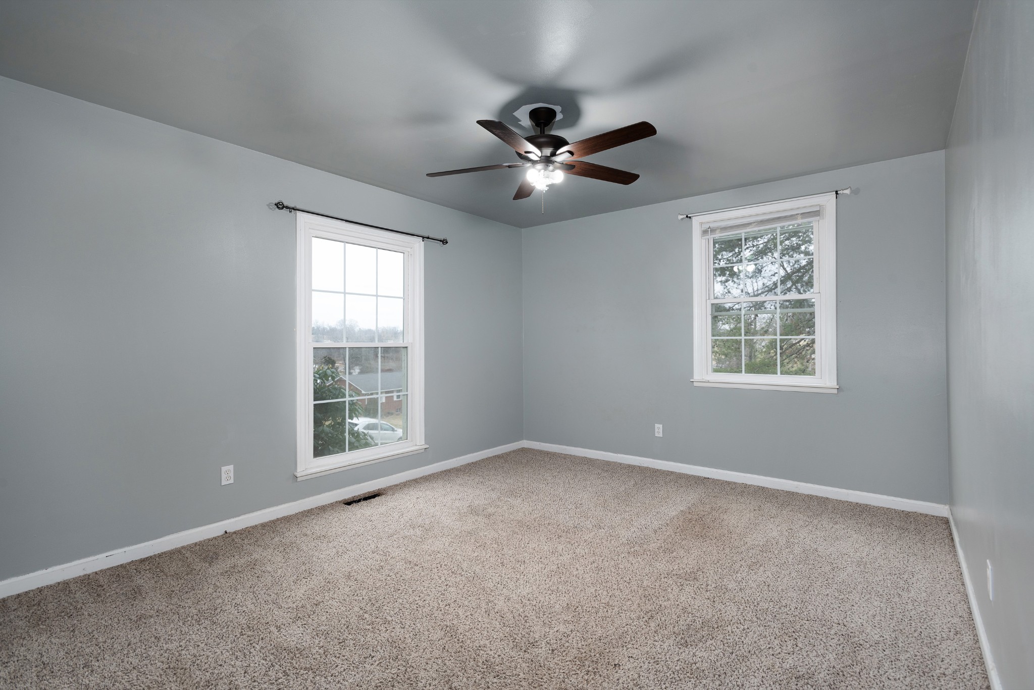 511 North Pawnee Drive Springfield, TN 37172 - Photo 14 of 34 a view of an empty room with a window