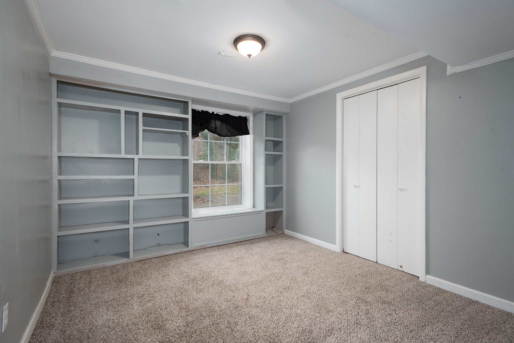 511 North Pawnee Drive Springfield, TN 37172 - Photo 20 of 34 a view of an empty room with a window