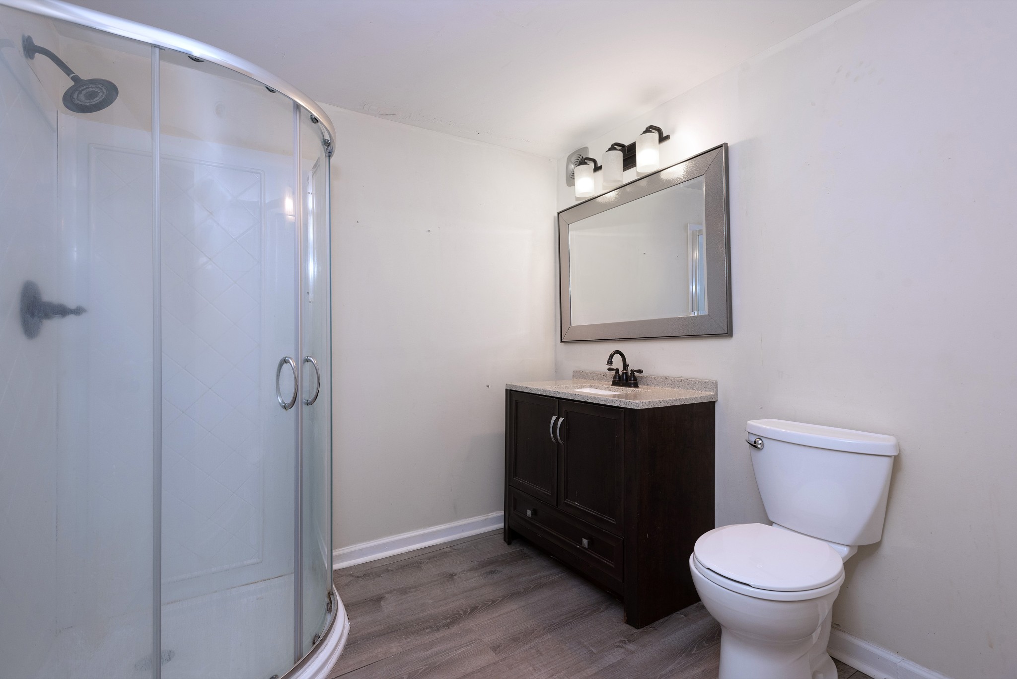 511 North Pawnee Drive Springfield, TN 37172 - Photo 21 of 34 a bathroom with a sink toilet and a mirror