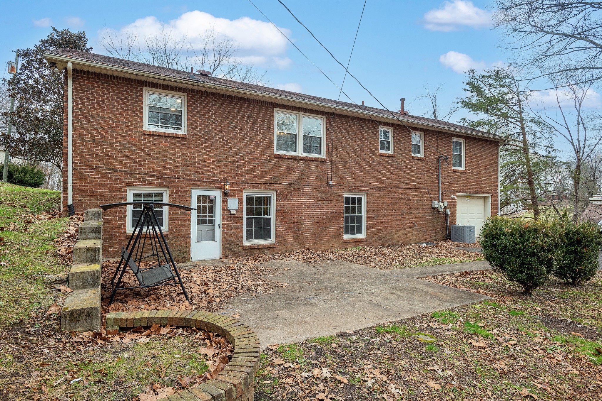 511 North Pawnee Drive Springfield, TN 37172 - Photo 25 of 34 a front view of a house with a yard