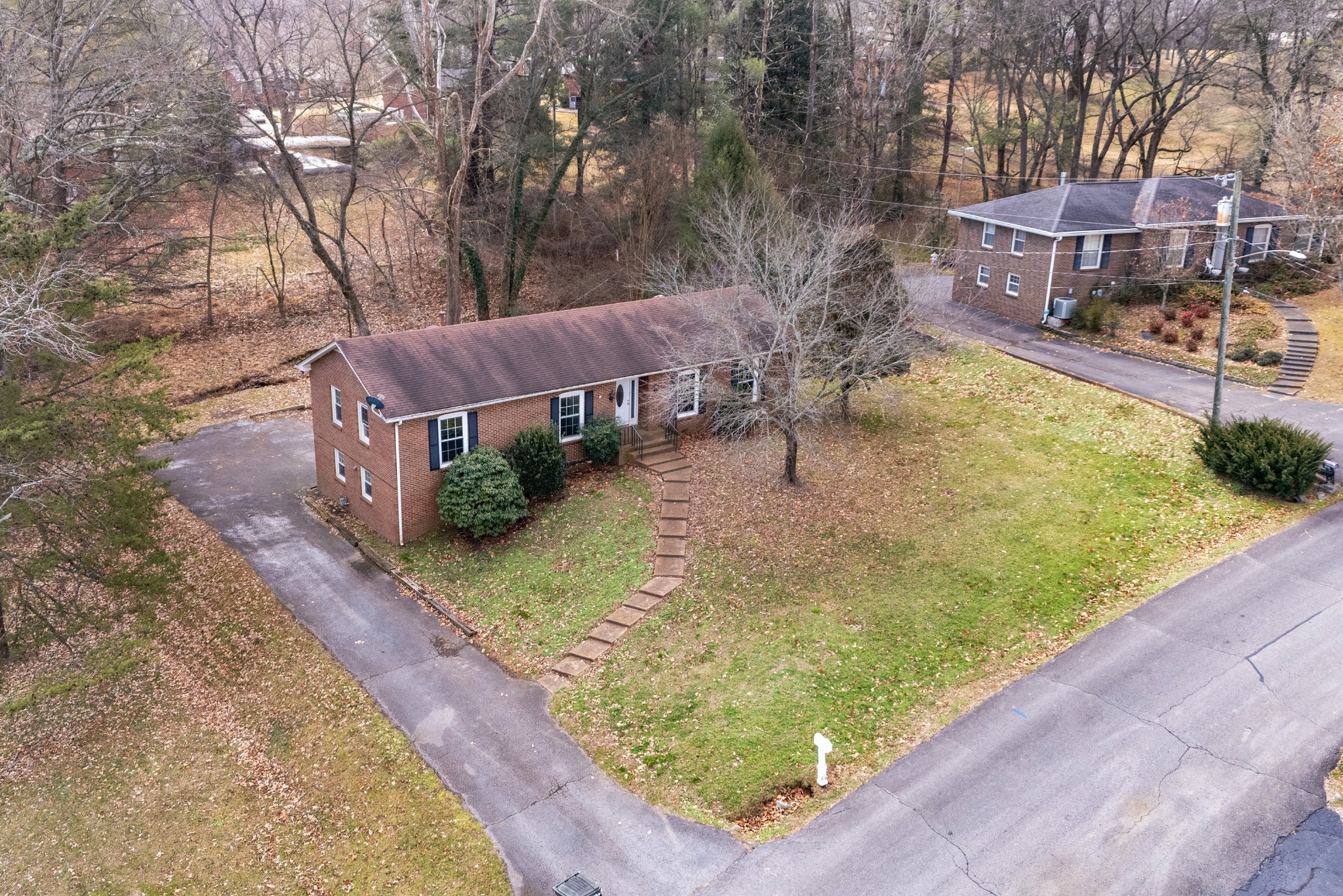 511 North Pawnee Drive Springfield, TN 37172 - Photo 28 of 34 a view of a yard with plants