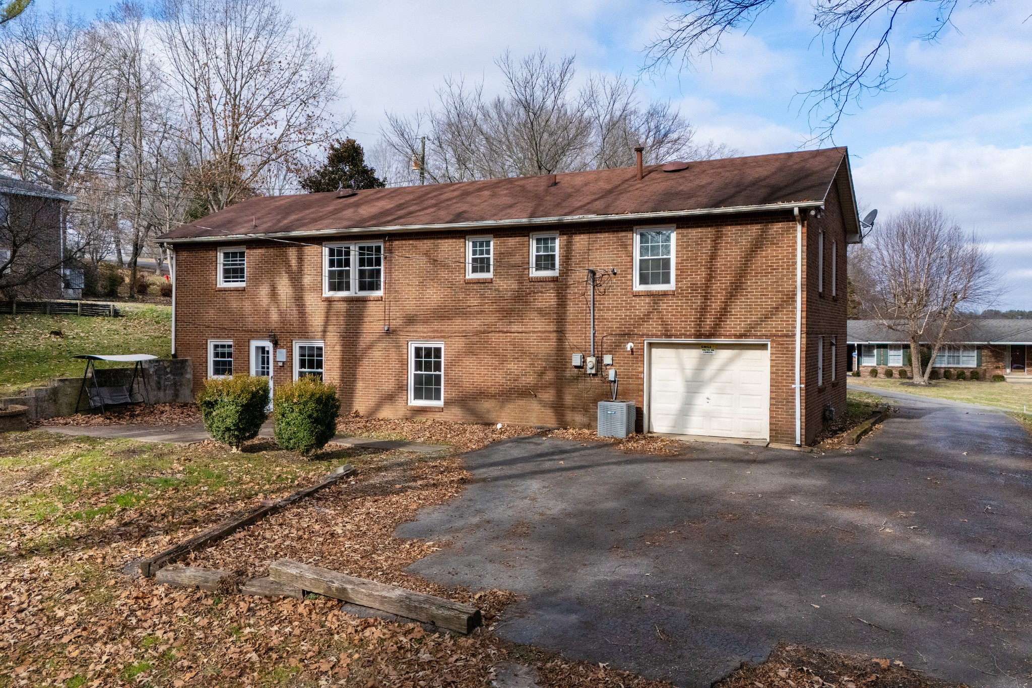 511 North Pawnee Drive Springfield, TN 37172 - Photo 30 of 34 a front view of a house with a yard