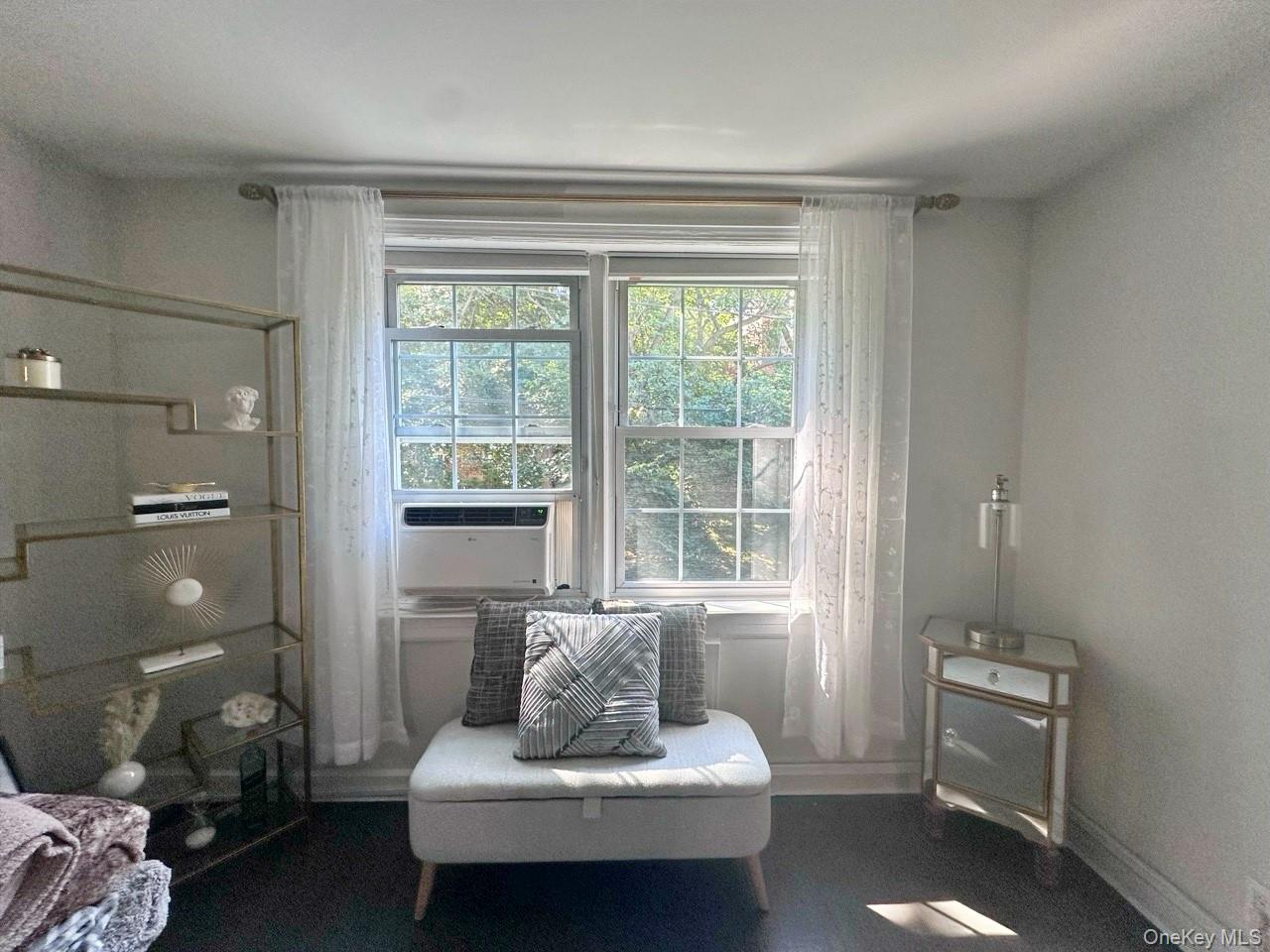 8 Welwyn Road, Unit 2G Great Neck, NY 11021 - Photo 5 of 16 Gallery Image 5