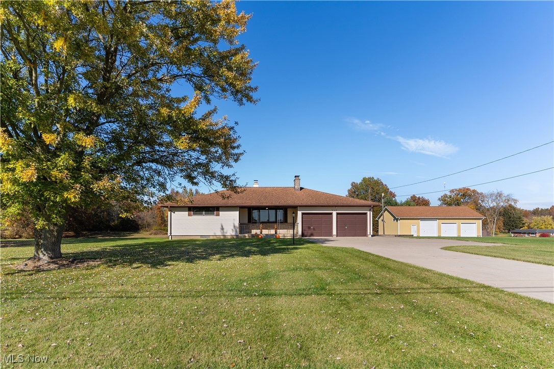 948 Carson Salt Springs Road Warren, OH 44481 - Photo 1 of 31 Single story home featuring a front yard and a garage
