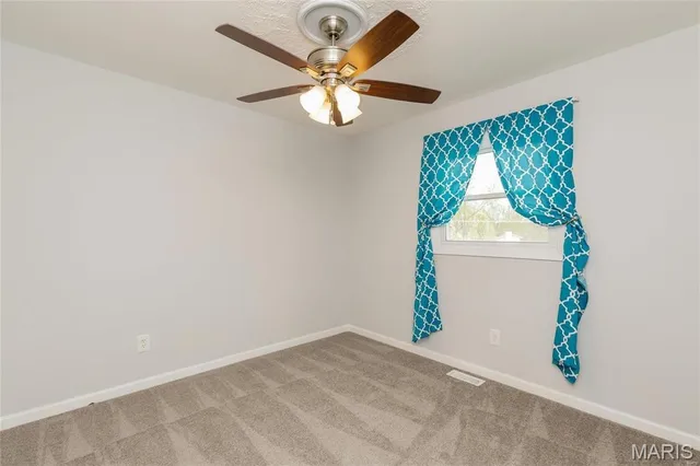 $385,000 | 401 Hunters Ridge, St. Charles, MO 63301