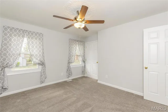 $385,000 | 401 Hunters Ridge, St. Charles, MO 63301