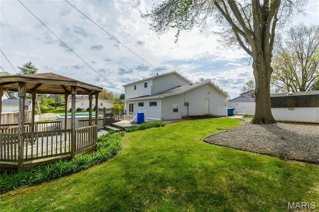 $385,000 | 401 Hunters Ridge, St. Charles, MO 63301