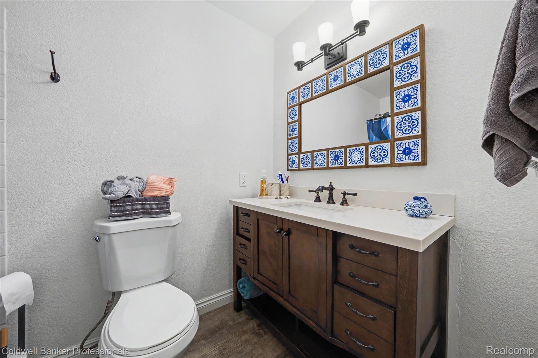 3500 Elms Road Swartz Creek, MI 48473 - Photo 18 of 21 Updated main bath!!