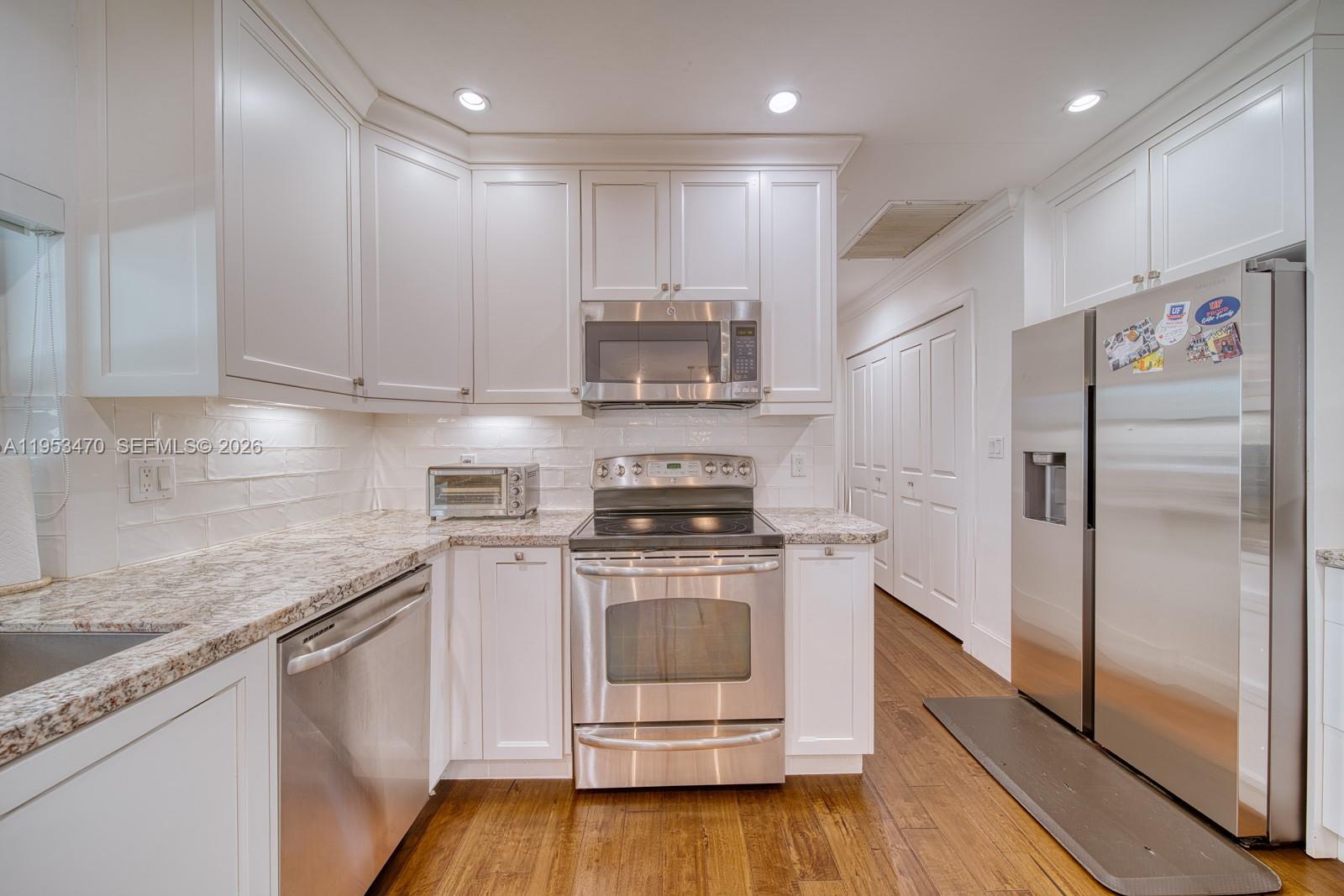 9750 Southwest 96th Court Miami, FL 33176 - Photo 11 of 51