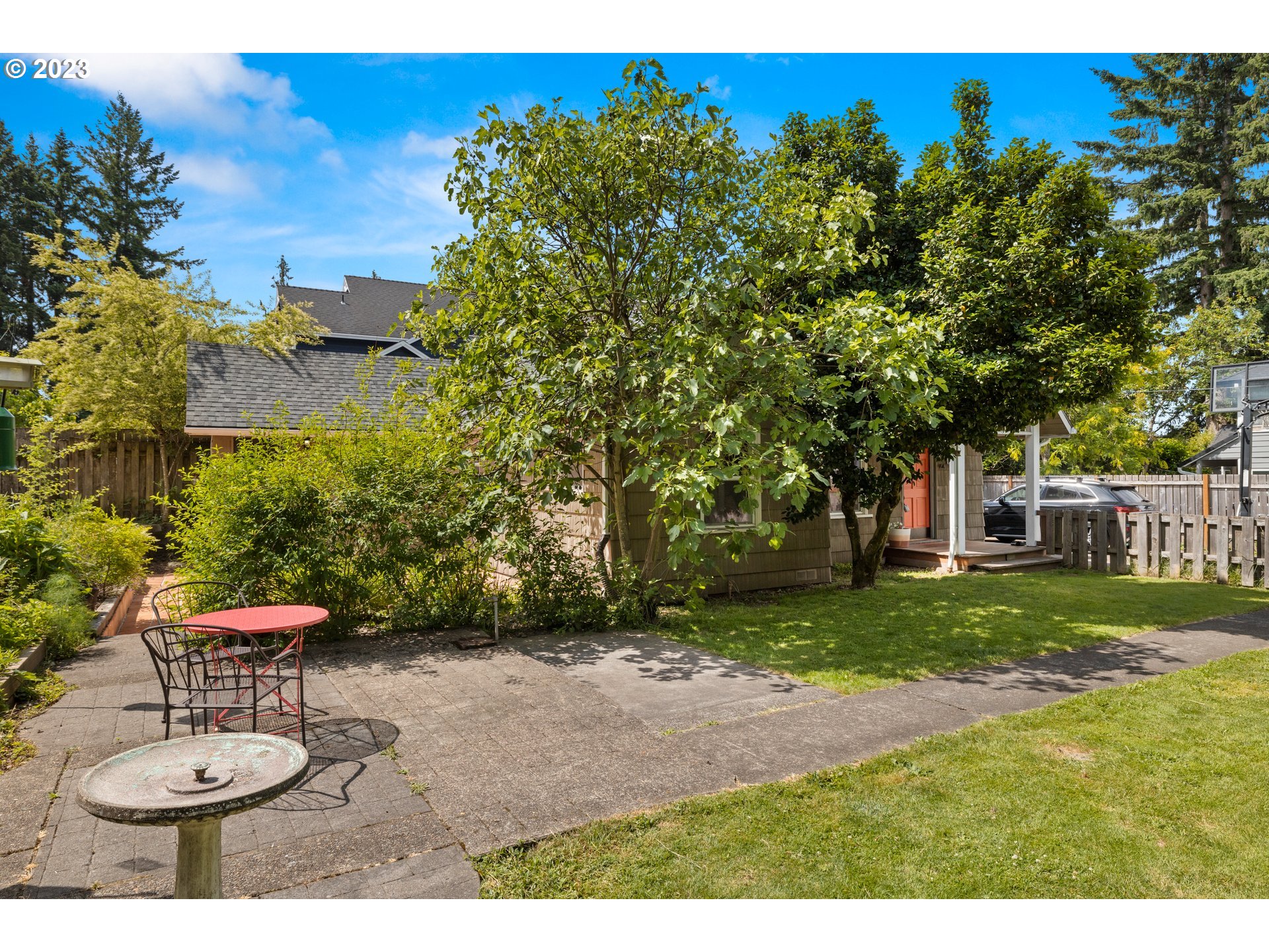 7606 Southwest Locust Street Portland, OR 97223 - Photo 5 of 35 Gallery Image 5