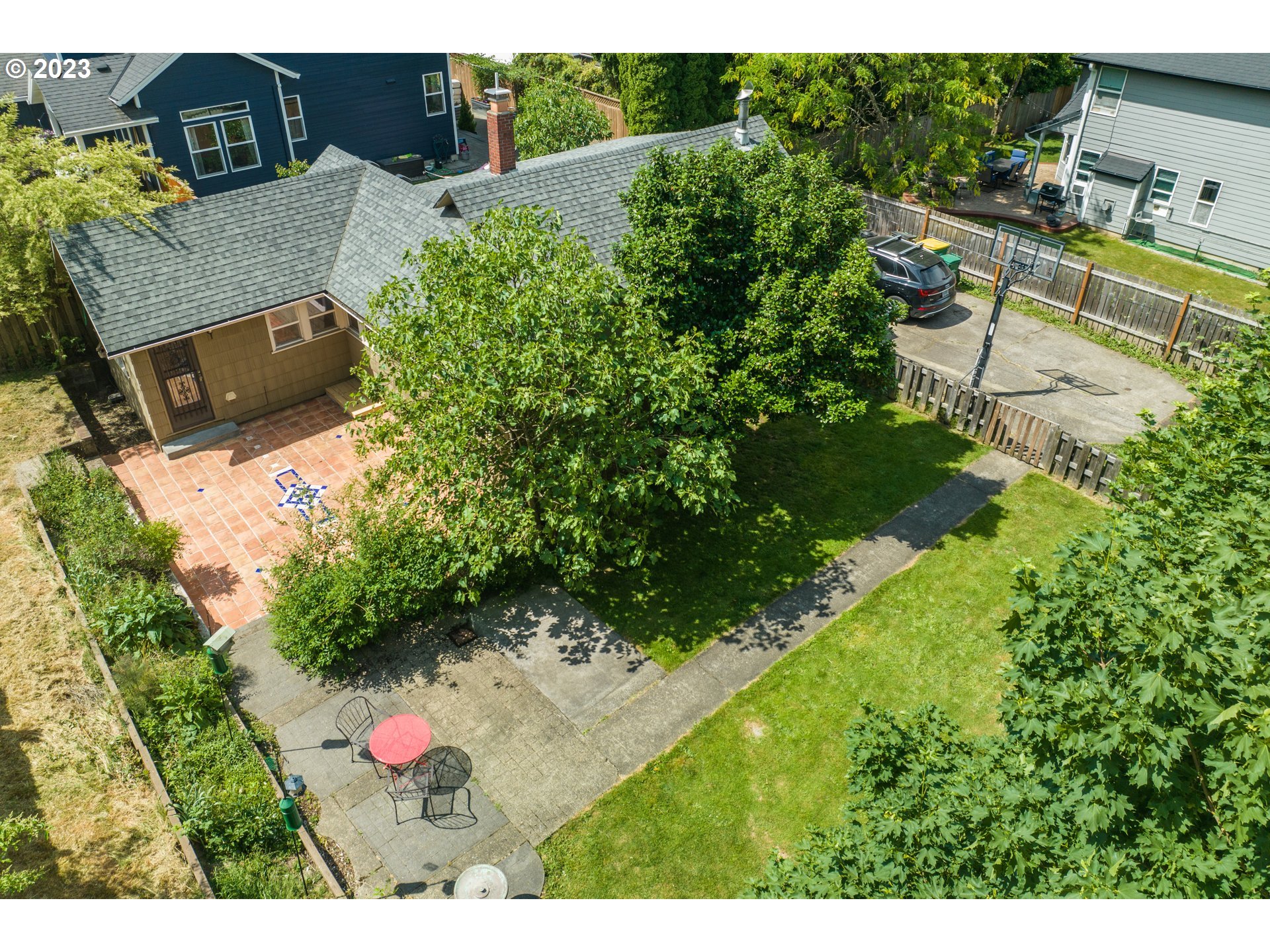 7606 Southwest Locust Street Portland, OR 97223 - Photo 7 of 35 Gallery Image 7