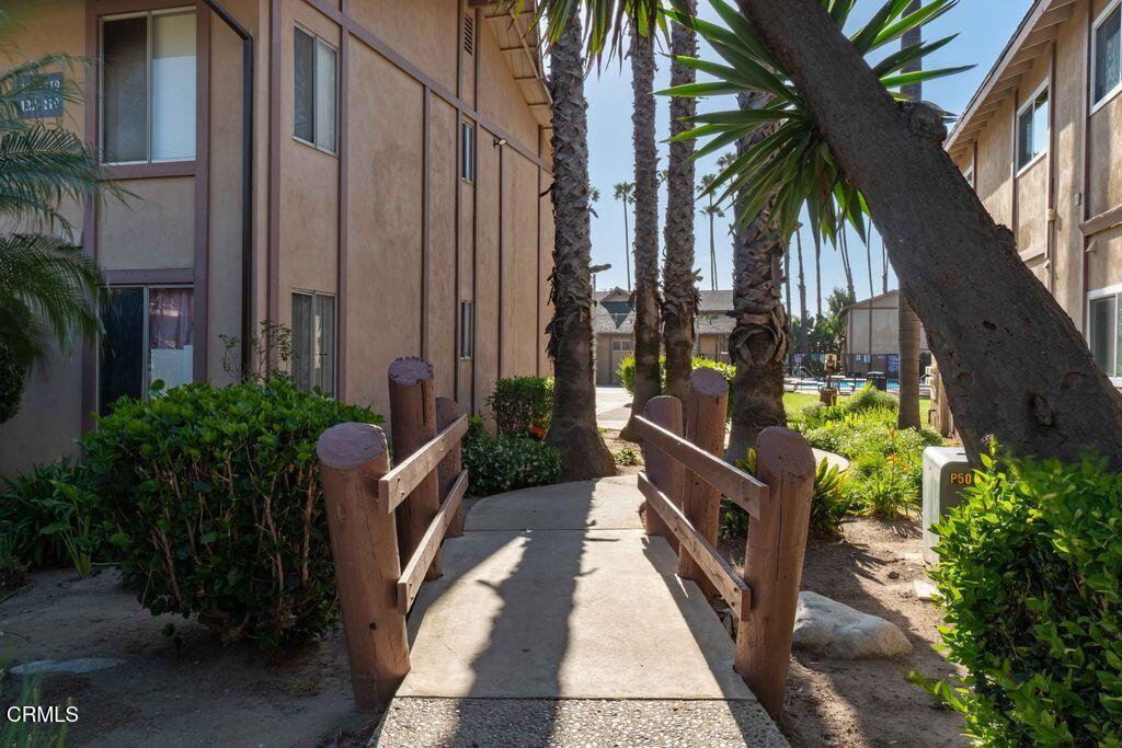 1925 Ginger Street, Unit 104 Oxnard, CA 93036 - Photo 14 of 25 a backyard of a house with lots of green space