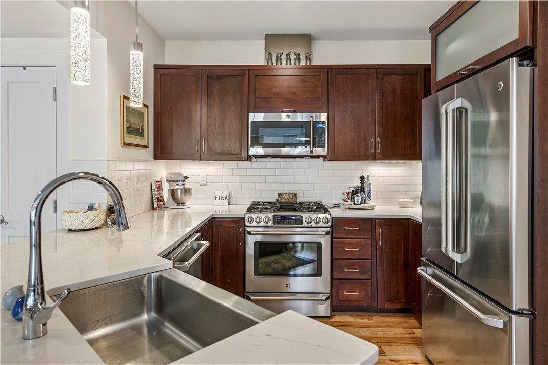27 High Street, Unit 2 Newport, RI 02840 - Photo 18 of 46