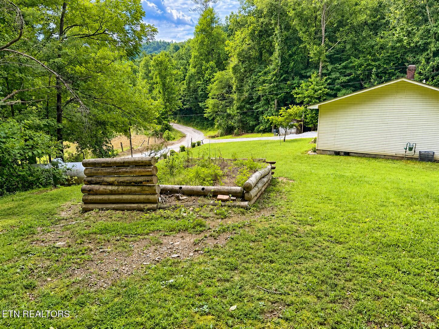 7914 Brimstone Road Robbins, TN 37852 - Photo 10 of 57 E49FBA88-56DF-4B0B-9184-09F1DC29B29F