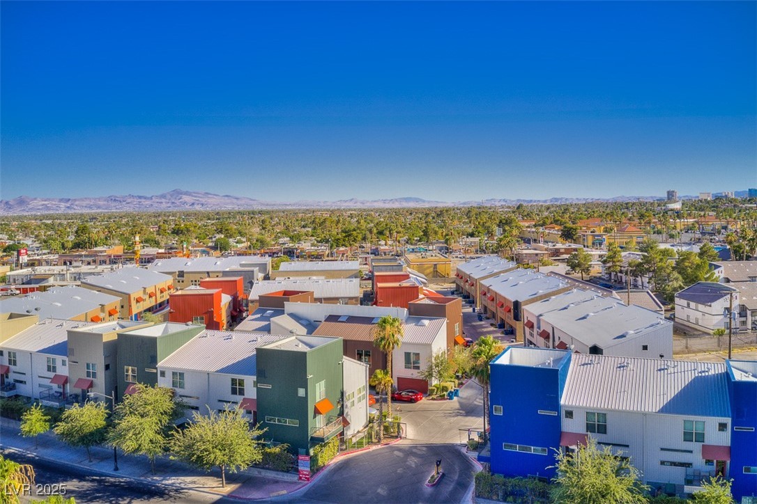 Welcome Home to 1998 Lewis Avenue!