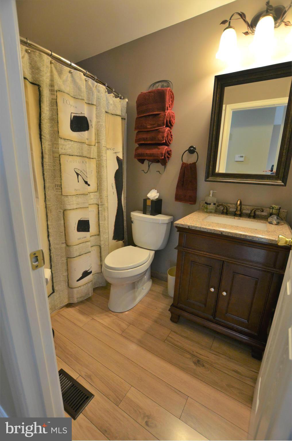 7805 Locust Wood Road Severn, MD 21144 - Photo 13 of 29 Full hall bath has been tastefully renovated