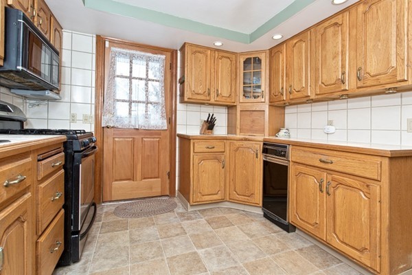 97 Mooreland Road Melrose, MA 02176 - Photo 8 of 30