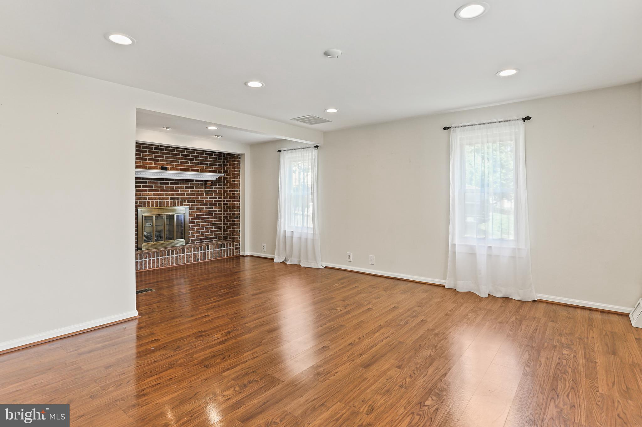 10686 Old Bond Mill Road Laurel, MD 20723 - Photo 8 of 40 Living Room