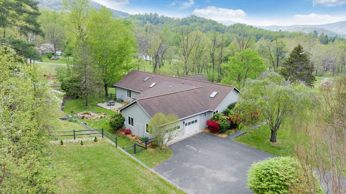 6925 Shaver Road Roanoke, VA 24018 - Photo 3 of 94 an aerial view of a house with a yard