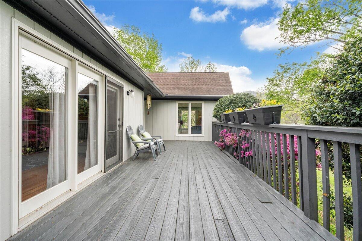 6925 Shaver Road Roanoke, VA 24018 - Photo 5 of 94 a view of a house with porch and wooden floor