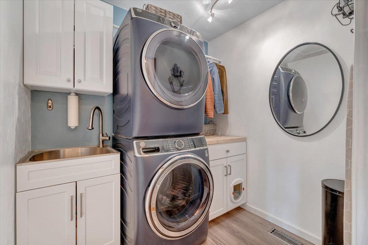 6925 Shaver Road Roanoke, VA 24018 - Photo 61 of 94 a utility room with dryer and washer
