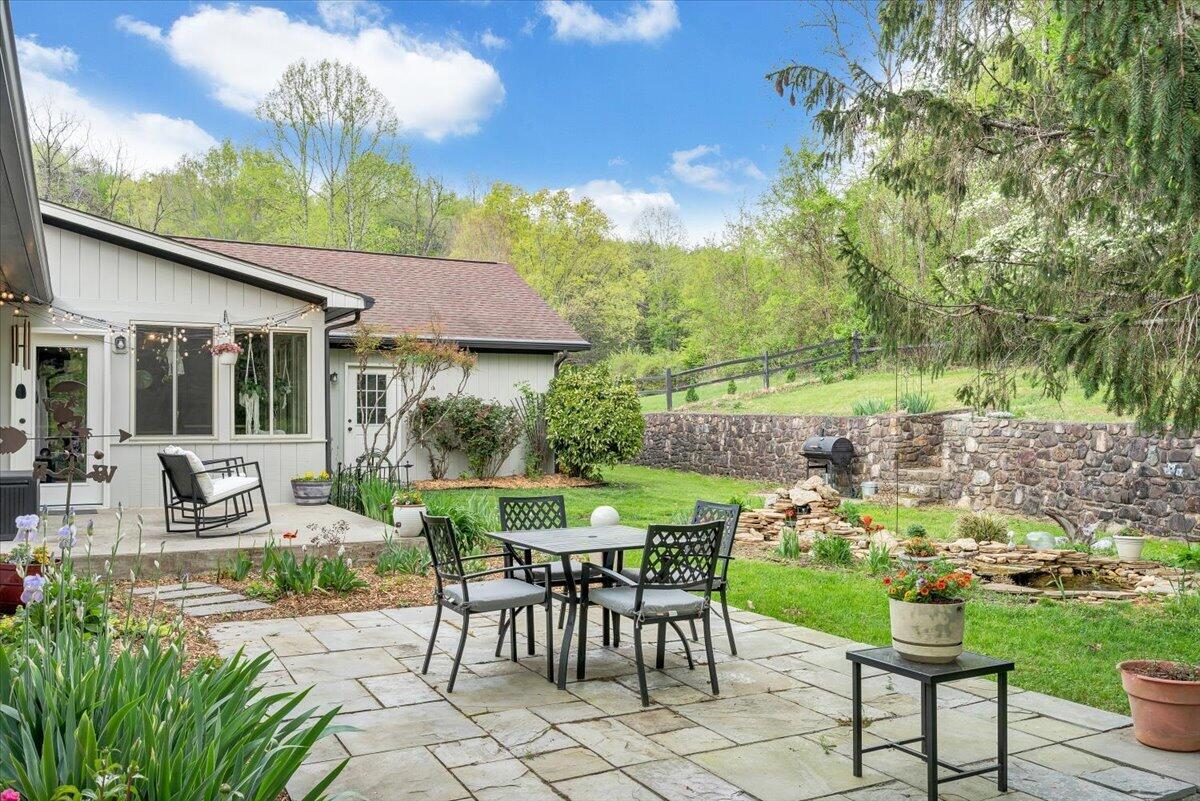 6925 Shaver Road Roanoke, VA 24018 - Photo 62 of 94 a view of a patio with table and chairs and potted plants