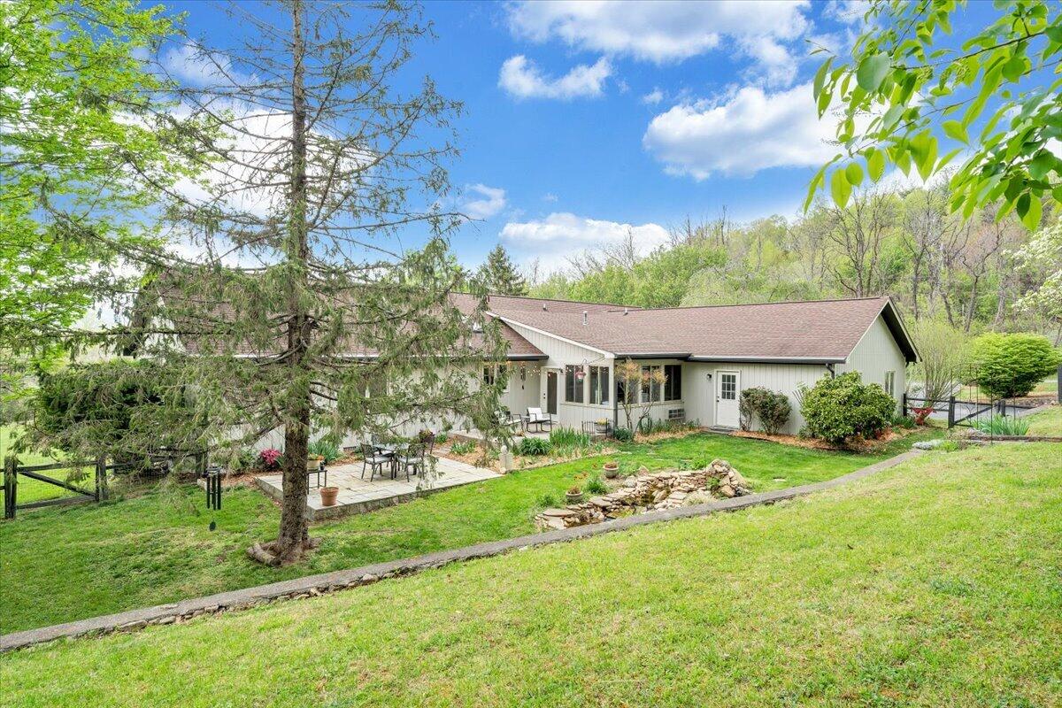 6925 Shaver Road Roanoke, VA 24018 - Photo 72 of 94 front view of a house with a yard