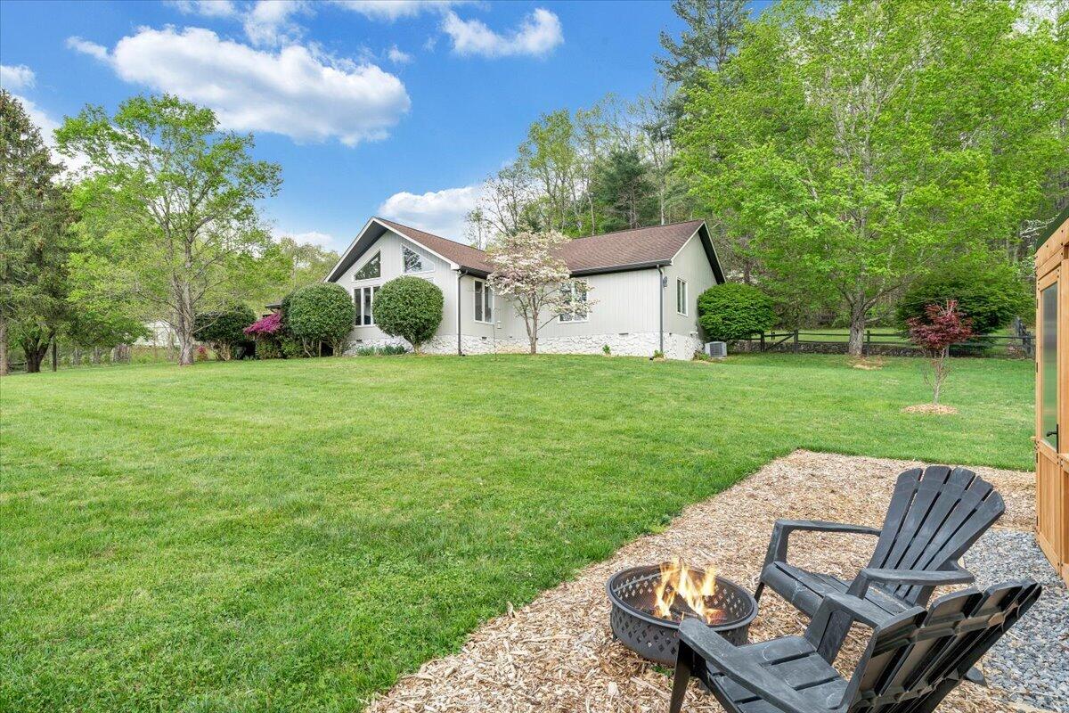 6925 Shaver Road Roanoke, VA 24018 - Photo 76 of 94 a view of a patio in back yard