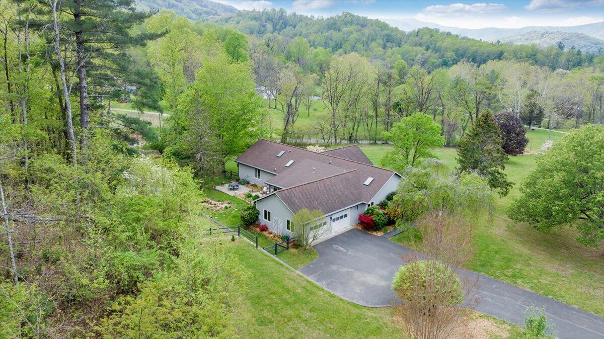 6925 Shaver Road Roanoke, VA 24018 - Photo 81 of 94 an aerial view of a house with a yard