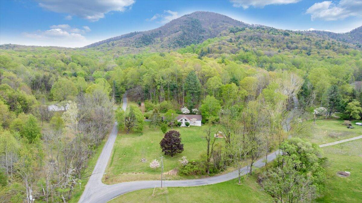6925 Shaver Road Roanoke, VA 24018 - Photo 85 of 94 108-DJI_20260414042128_0309_D