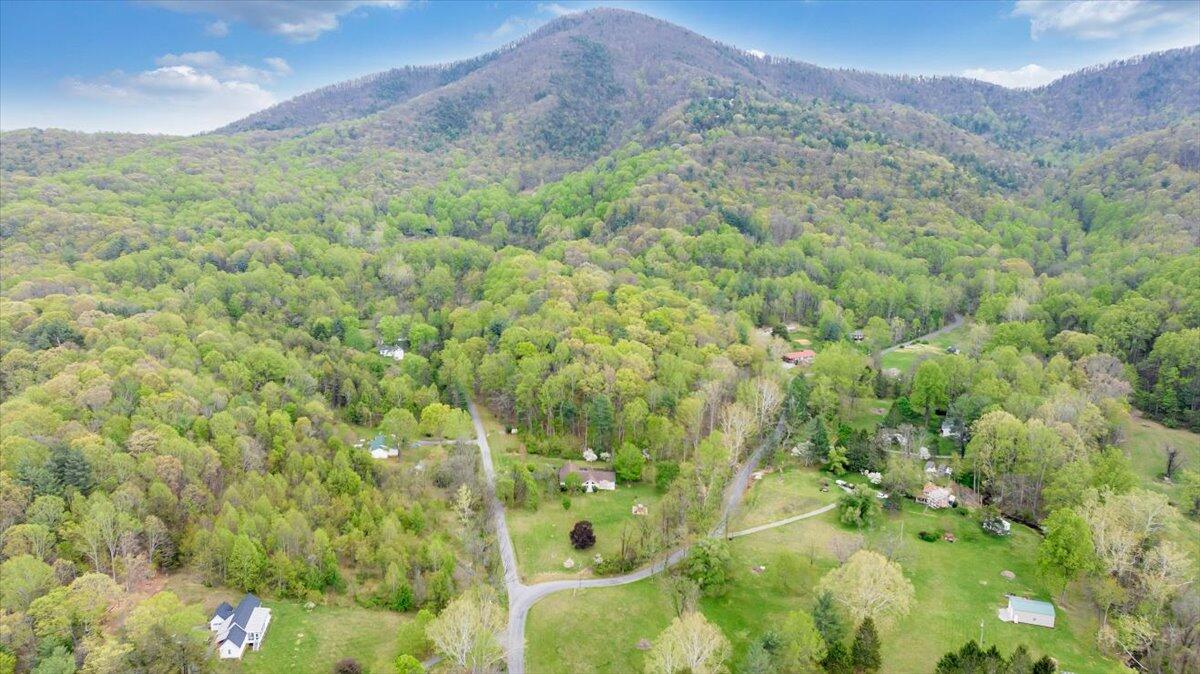 6925 Shaver Road Roanoke, VA 24018 - Photo 86 of 94 109-DJI_20260414042629_0330_D