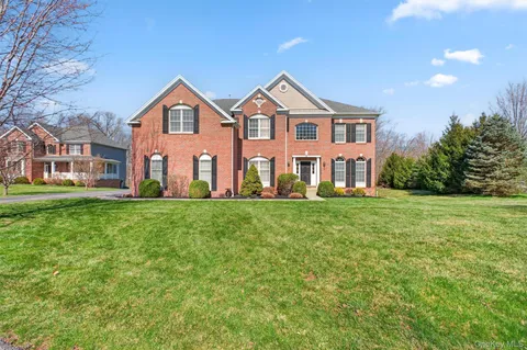 $949,900 | 2 Holly Crescent, Hopewell Junction, NY 12533