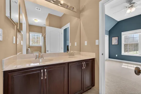 $939,900 | 2 Holly Crescent, Hopewell Junction, NY 12533