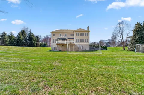 $939,900 | 2 Holly Crescent, Hopewell Junction, NY 12533