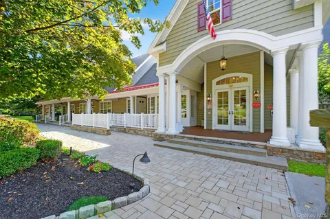 $949,900 | 2 Holly Crescent, Hopewell Junction, NY 12533